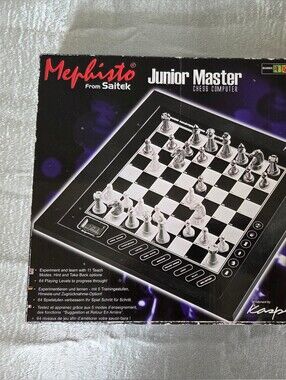 Mephisto Junior Master Chess Computer - Black and White